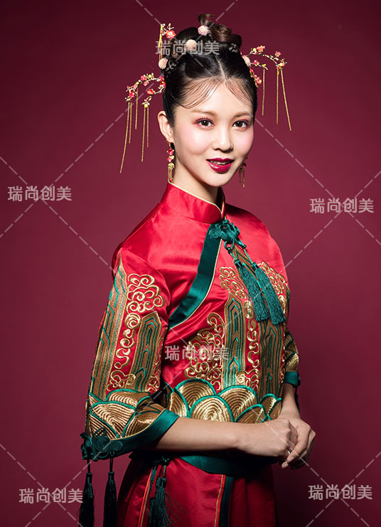 女人學(xué)化妝