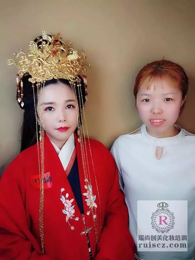 新生入學(xué)&老生月考：年輕nice有實力，熱愛化妝沒道理！